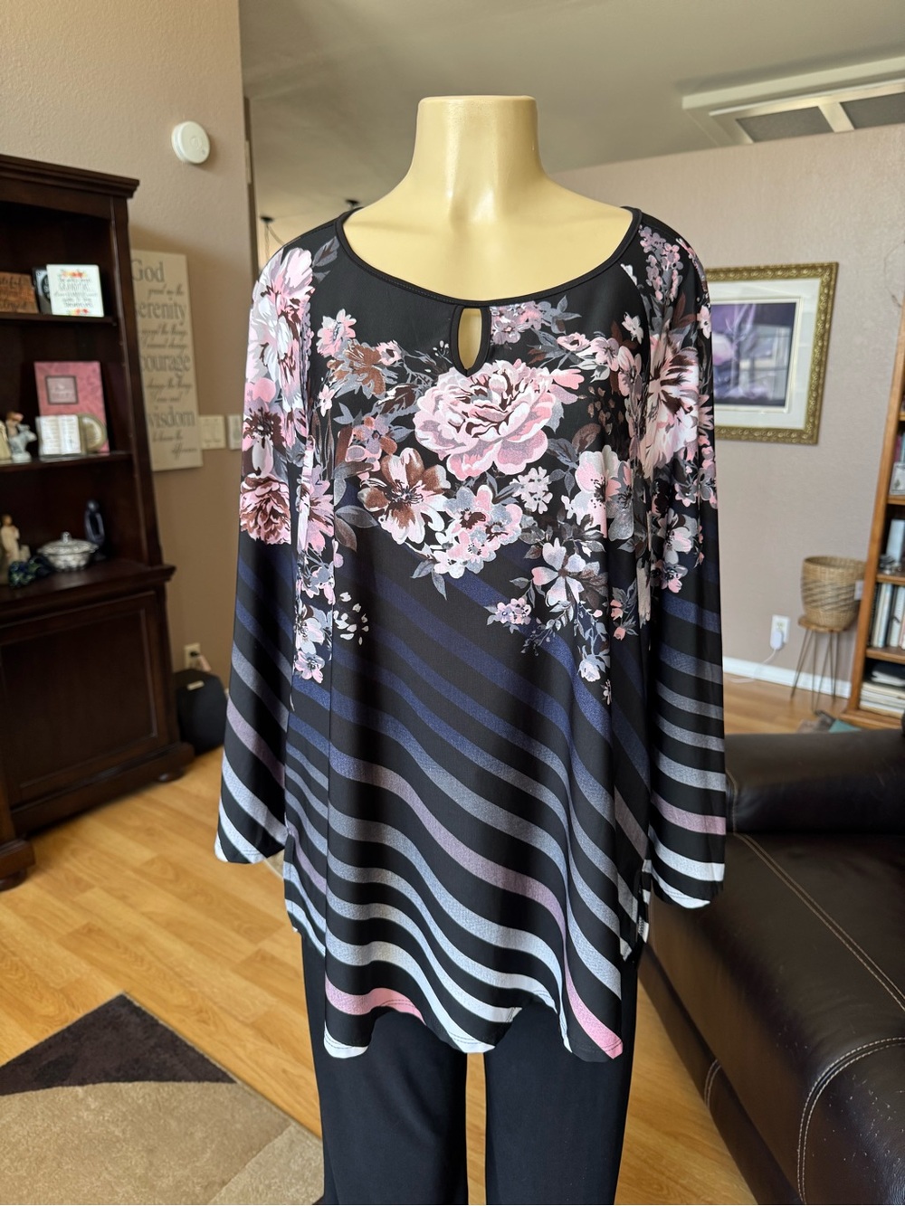 Avenue black floral keyhole knit blouse with long sleeves-size 18/20 - Picture 5 of 9